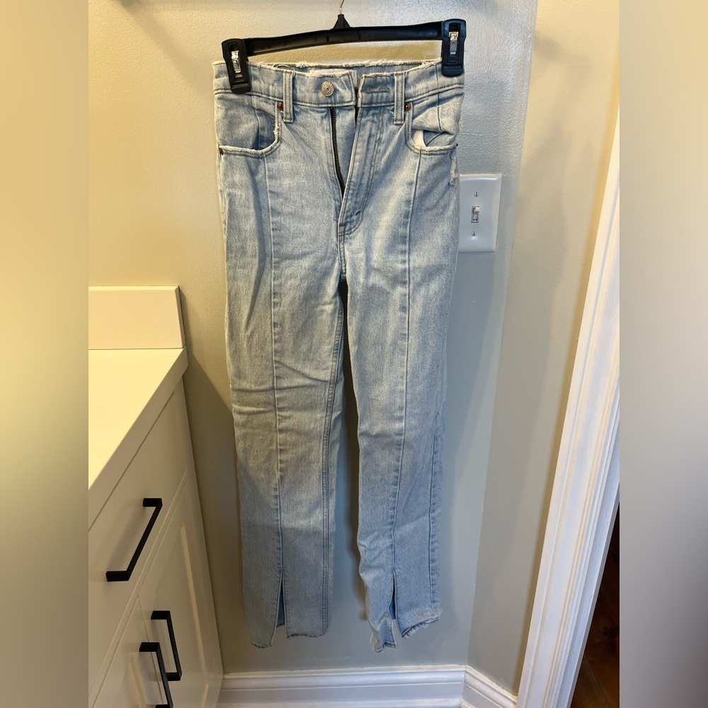 Abercrombie & Fitch The 90’s Straight Ultra High Rise Jeans